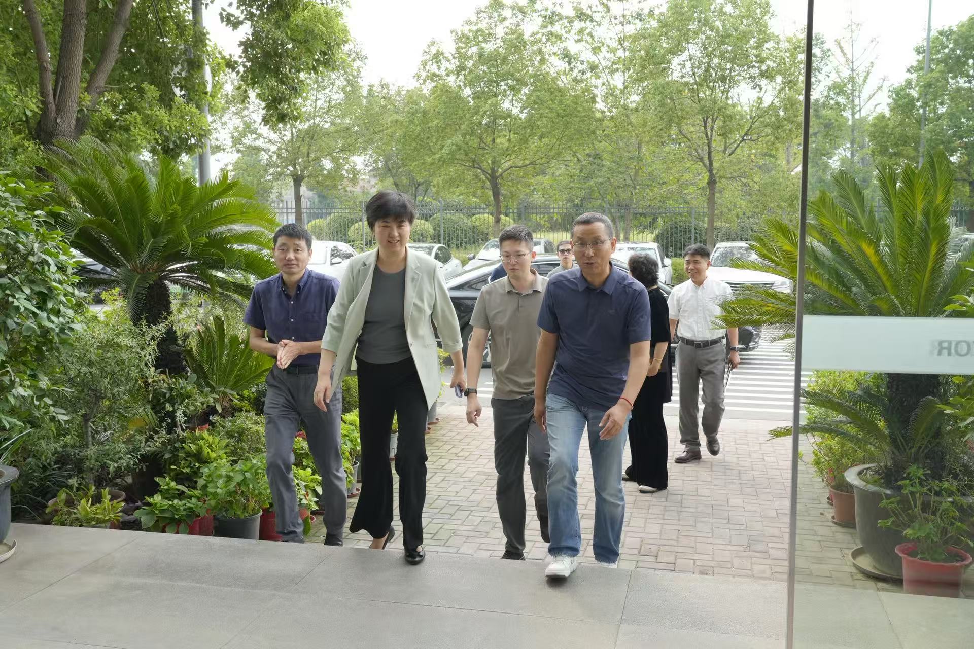 District leaders visited our company to help key enterprises develop with high quality